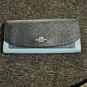 Coach snap blue sky and dark blue wallet